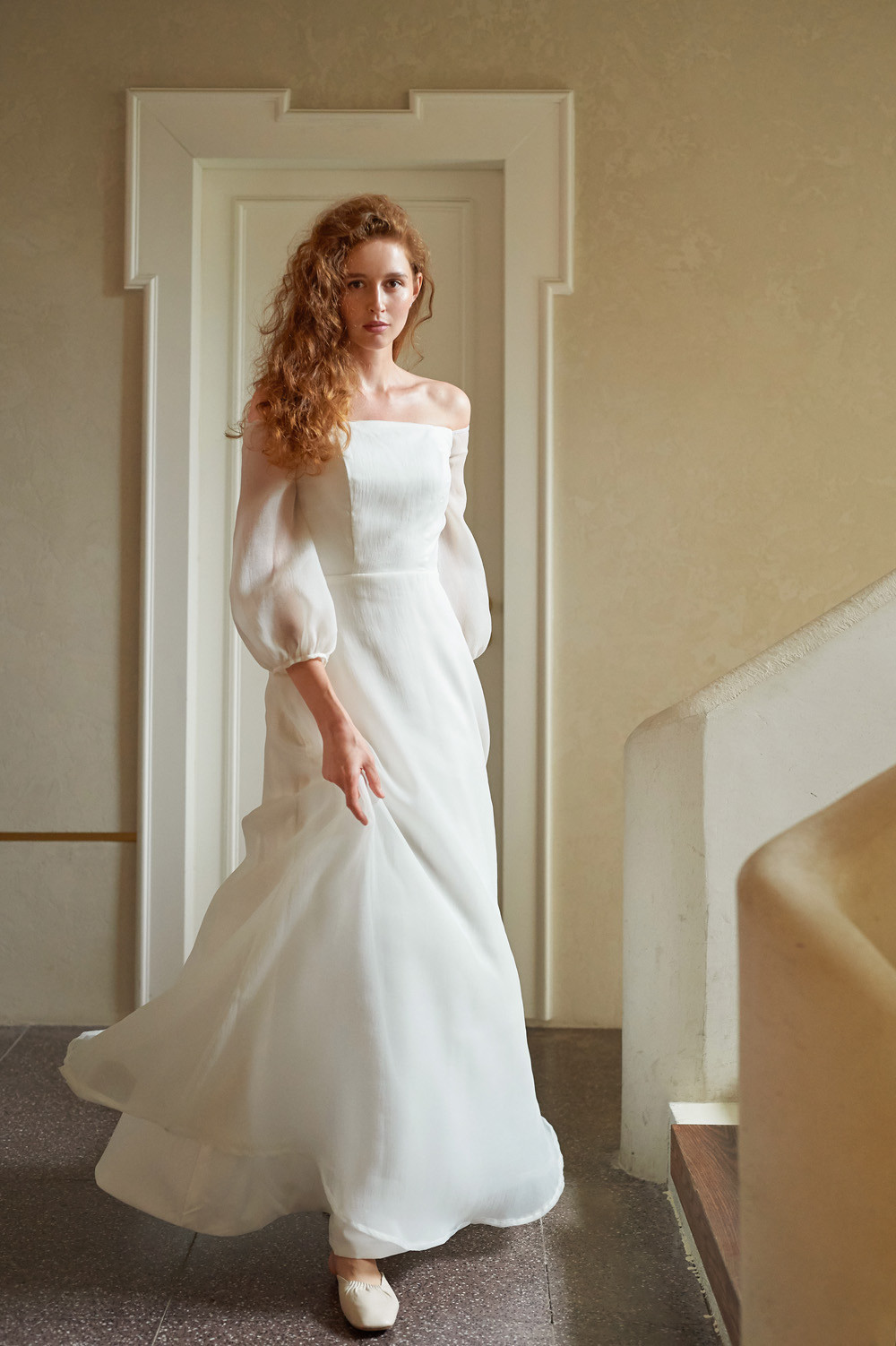 オフショルダー シースルー長袖 ウエディングドレス 二次会