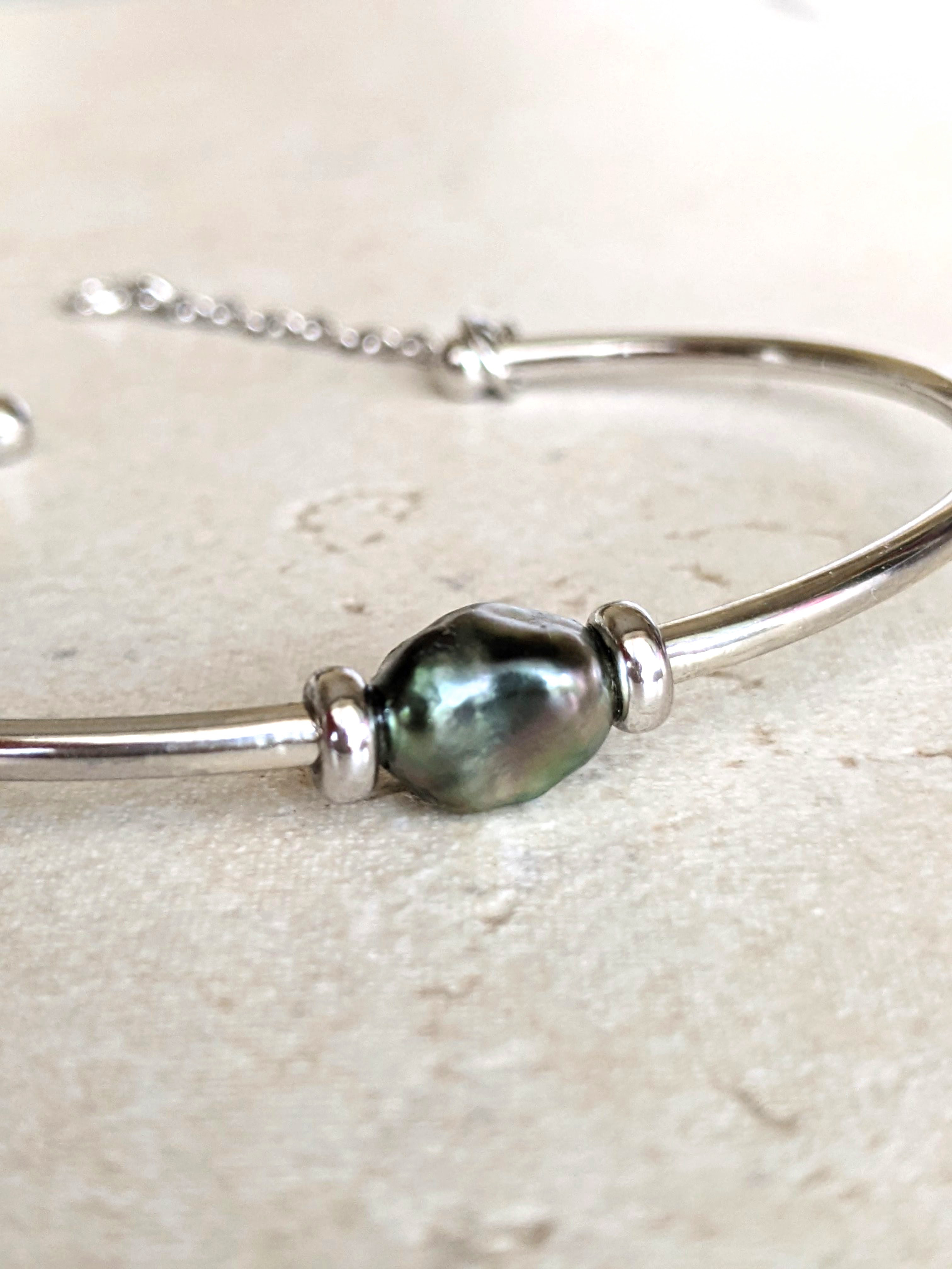 タヒチ産 黒蝶真珠 無核ケシ SV925 バングルブレスレット✧one stock only✩