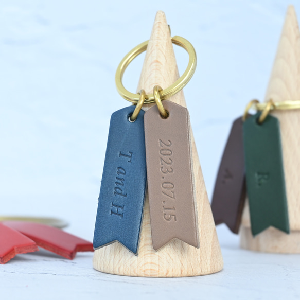 名入れ無料♩7色のイタリア革×真鍮 カラー遊びが楽しいキーホルダー 2枚目の画像