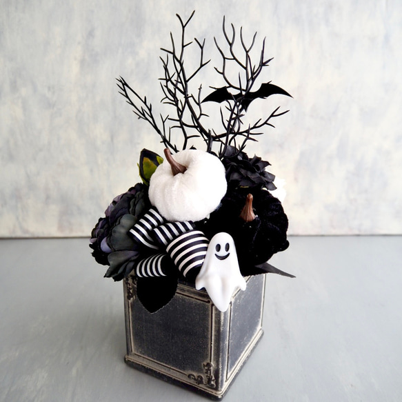 ハッピー♪ハロウィン＊フラワーアレンジメント〜モノトーン ハッピー♪ハロウィン＊フラワーアレンジメント〜モノトーン