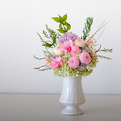 【仏花】揺らめく葉物とピンク系マムのお供え花【供花】 1枚目の画像