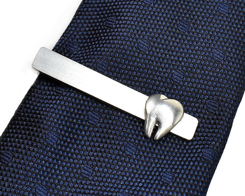 象牙より硬い鯨歯のネクタイピンとカフスセット 象牙より硬い鯨歯のネクタイピンとカフスセット