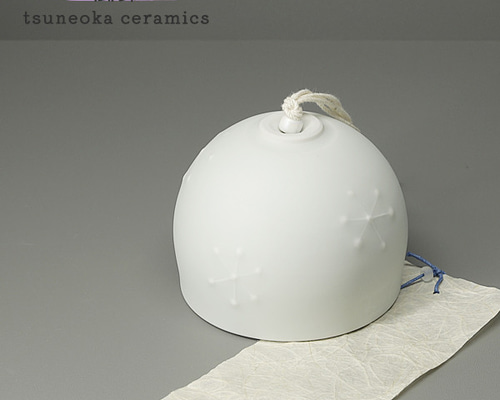 砥部焼 おしゃれ「風鈴 いっちん雪模様」短冊付 窯元 tsuneoka