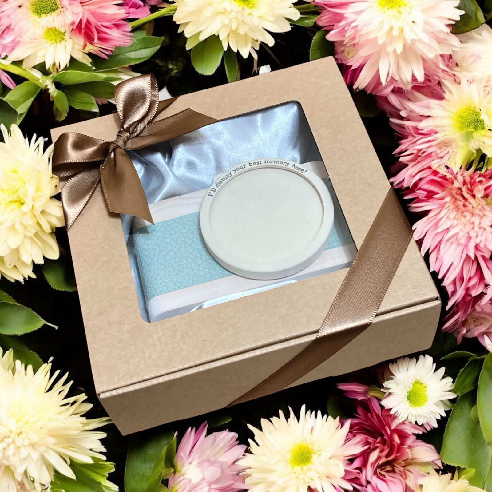 冬限定2025 ベージュとオフホワイトの三脚土台付きカメラ型フォトフレーム