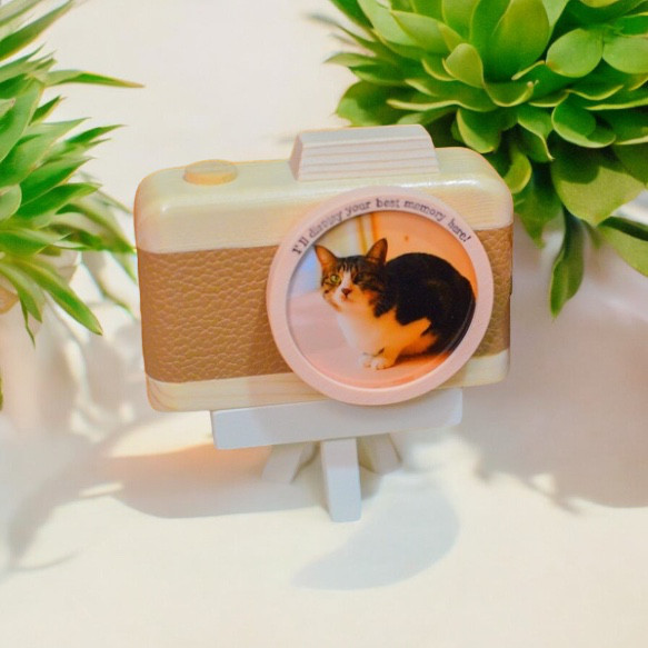 冬限定2025 ベージュとオフホワイトの三脚土台付きカメラ型フォトフレーム