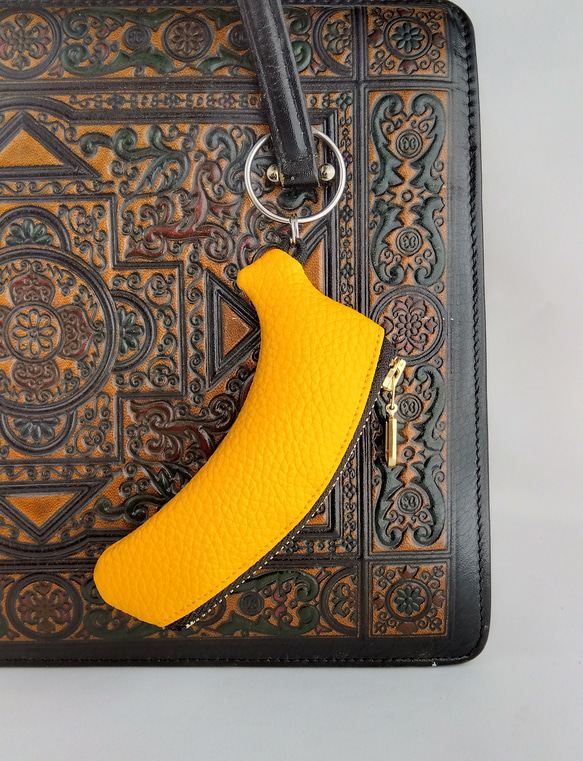 【送料無料】バナナコインケース#ズボンポケットに入れやすい細いコインケース#握れるかわいいサイズコインケース#リング付き 1枚目の画像