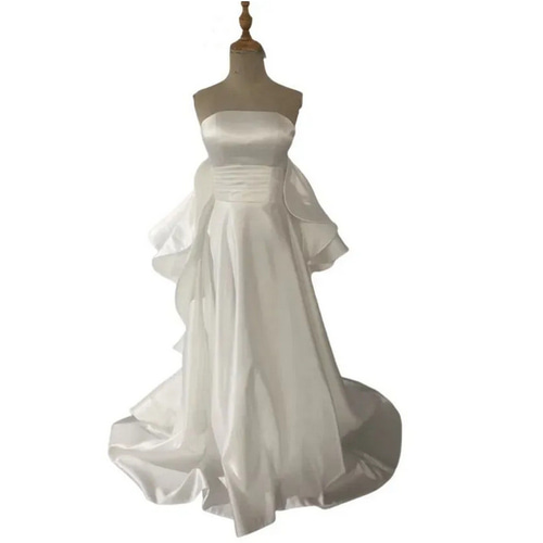 送料無料！フランス風 ウエディングドレス 波形トレーン スレンダー  