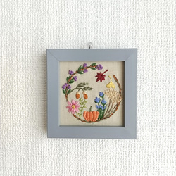 秋のリース　刺繡フレーム　秋の風物 2枚目の画像