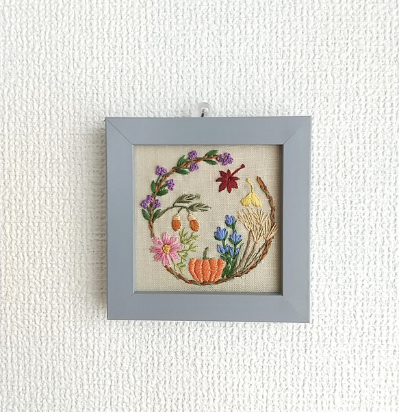 秋のリース　刺繡フレーム　秋の風物 2枚目の画像