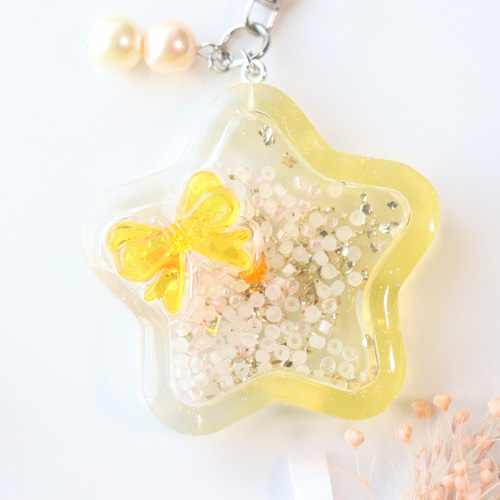 星 シャカシャカ キーホルダー レジン グラデーション 黄色