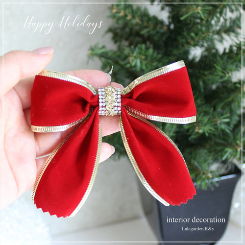 赤いリボンとボールのクリスマスツリー 赤いリボンとボールのクリスマスツリー クリスマスリボン・ツリー