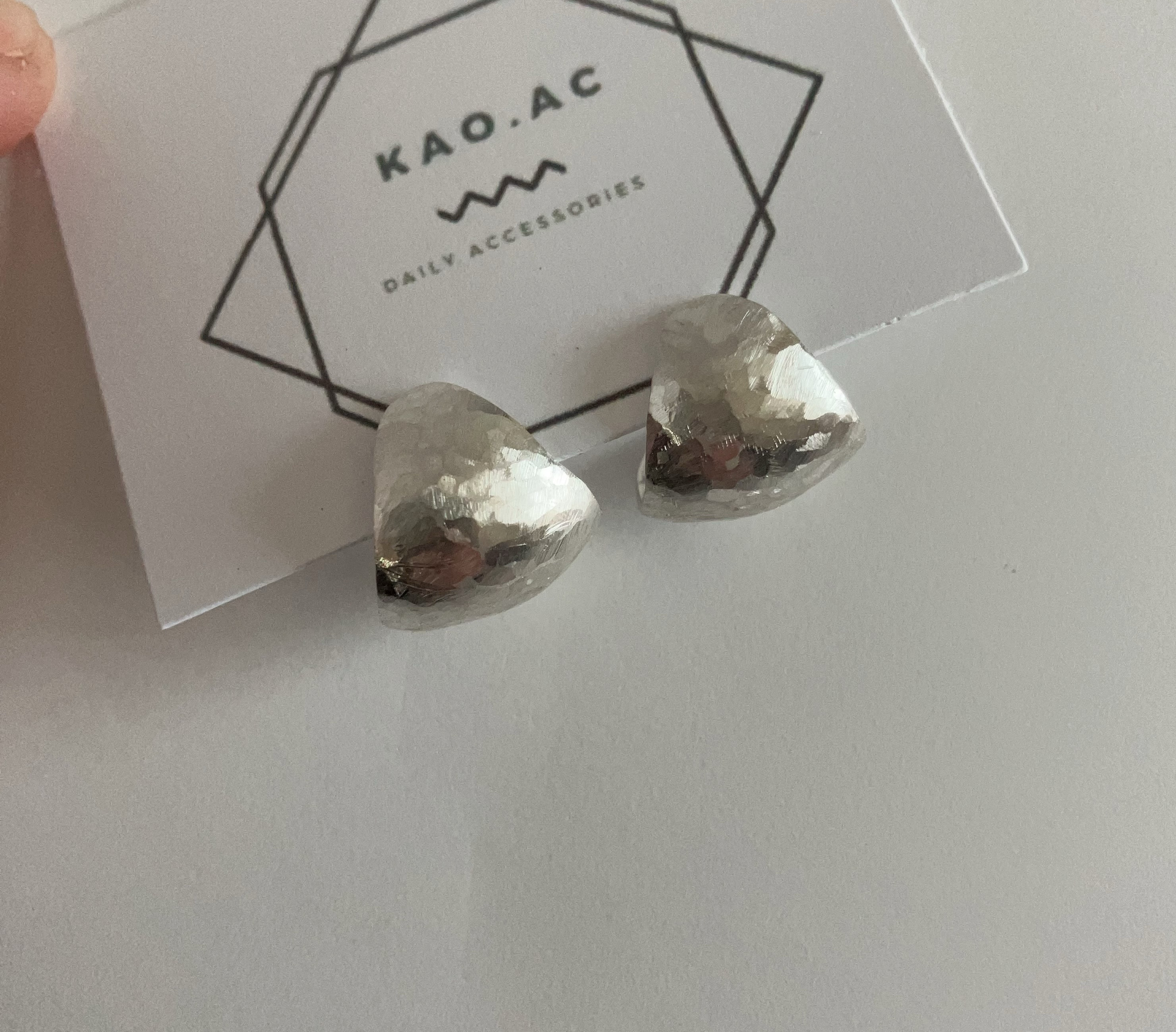 小さめ【silver950▲さんかく△curlピアス】シルバー　"樹脂　イヤリング　18kポスト　変更可能　" 小ぶり