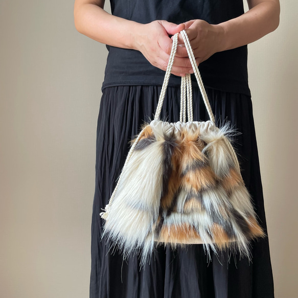 マルチカラーファーのドローストリングバッグ/ecru 1枚目の画像