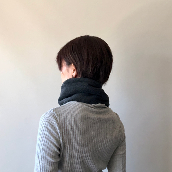 【大人の贅沢とろみフリース】ミニマフラー /チャコール 3枚目の画像