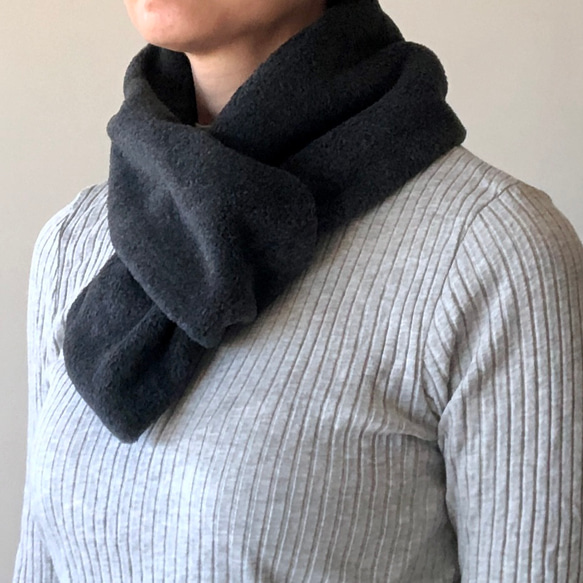 【大人の贅沢とろみフリース】ミニマフラー /チャコール 1枚目の画像