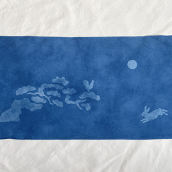 送料無料　"ウサギも踊る秋の月"  絞り染め　藍染手ぬぐい　仲秋の名月　松　夢　兎　鶏 2枚目の画像