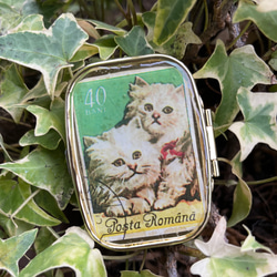 古い外国切手のピルケース　アクセサリーケース（ルーマニア　白猫）ラッピング無料！プレゼントにも 3枚目の画像