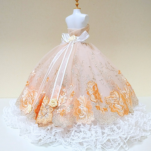 495一点物ミニチュアウェディングドレス オレンジ系 薔薇と 495一点物ミニチュアウェディングドレス オレンジ系 薔薇と