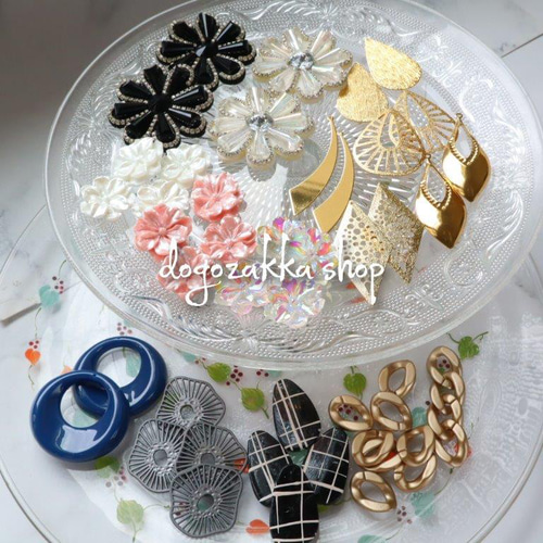 4個☆ソード型合金チャーム ゴールド アクセサリーパーツ 