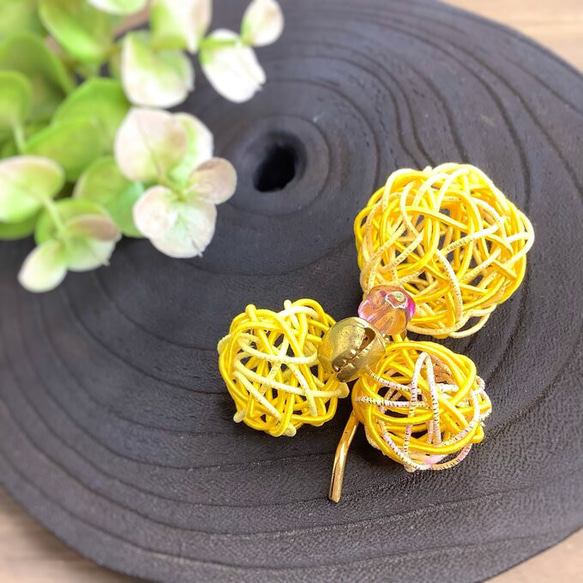 水引“Mizuhiki”製作　球形髮飾　帶鈴　日式　黃色的 第6張的照片