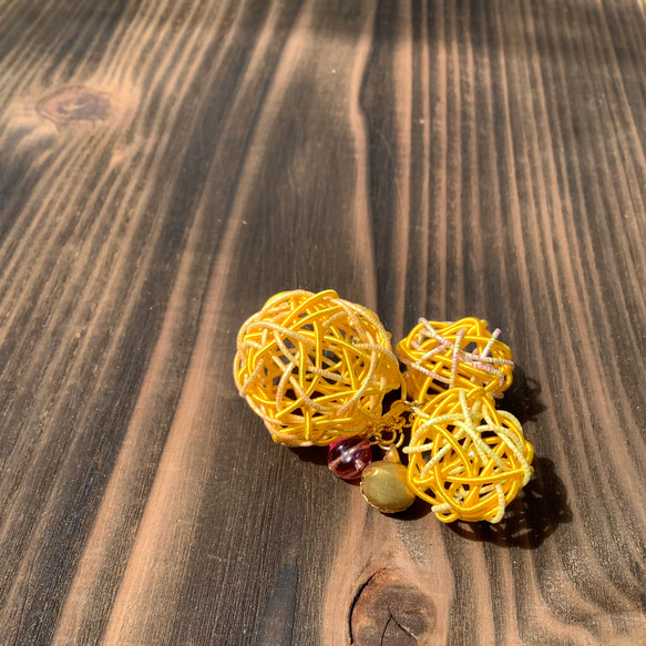 水引“Mizuhiki”製作　球形髮飾　帶鈴　日式　黃色的 第9張的照片