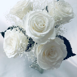 さな様専用　プリザーブドフラワー白い大輪薔薇とかすみ草花束 3枚目の画像