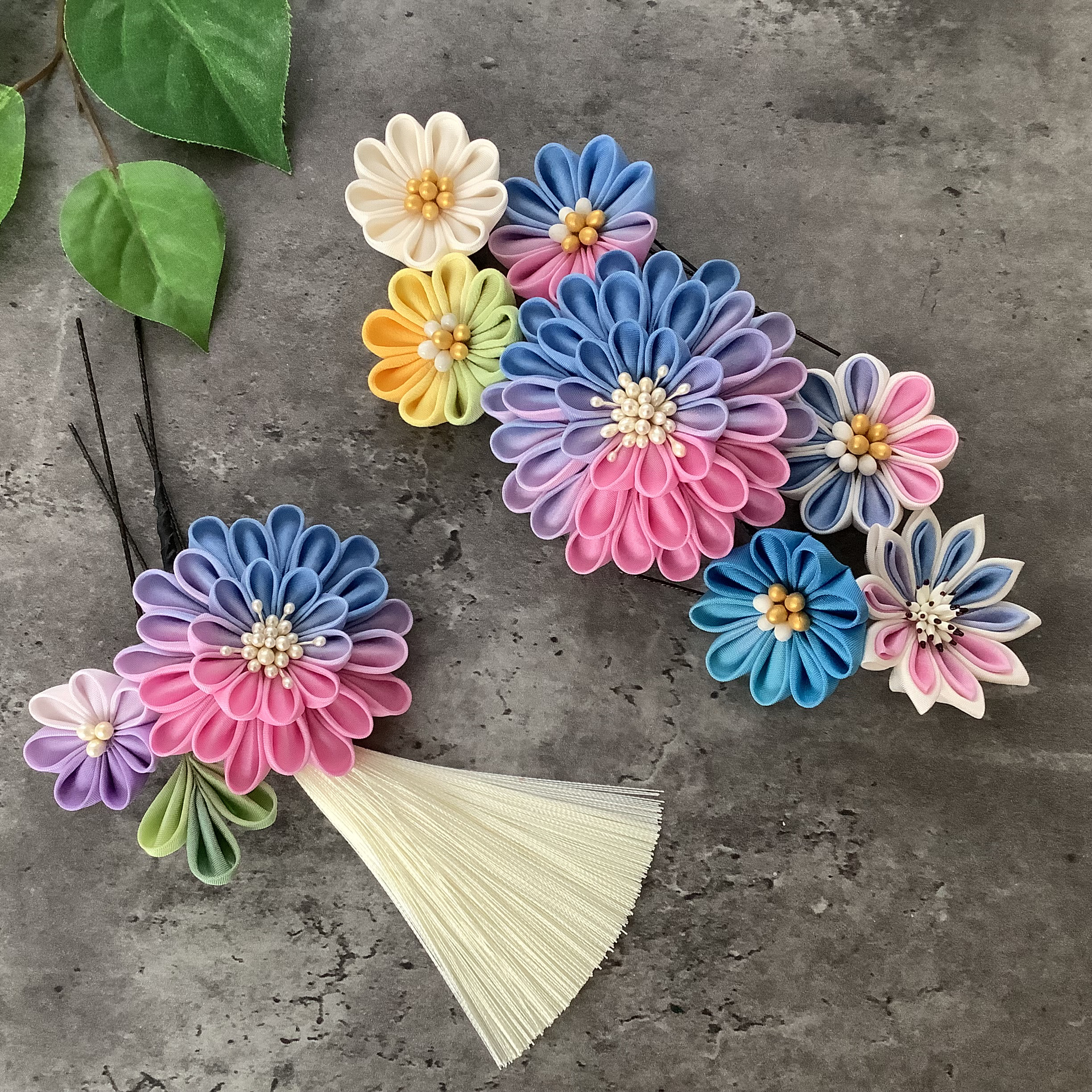 【つまみ細工髪飾り】シルク手染め・成人式 / 結婚式 / 卒業式/記念日/七五三