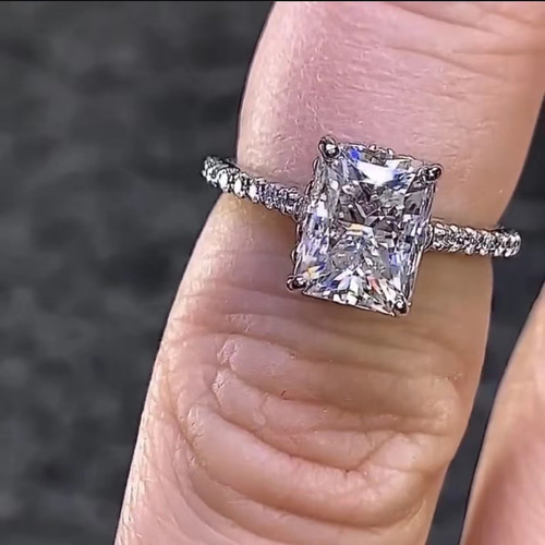 newデザイン】ラディアントカットモアサナイト ダイヤモンドリングk18