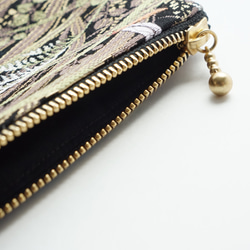 [秋草/蜻蜓圖案黑絲帶重製包吊飾型方形小包] 化妝袋，非常適合旅行或作為生日禮物。 第3張的照片