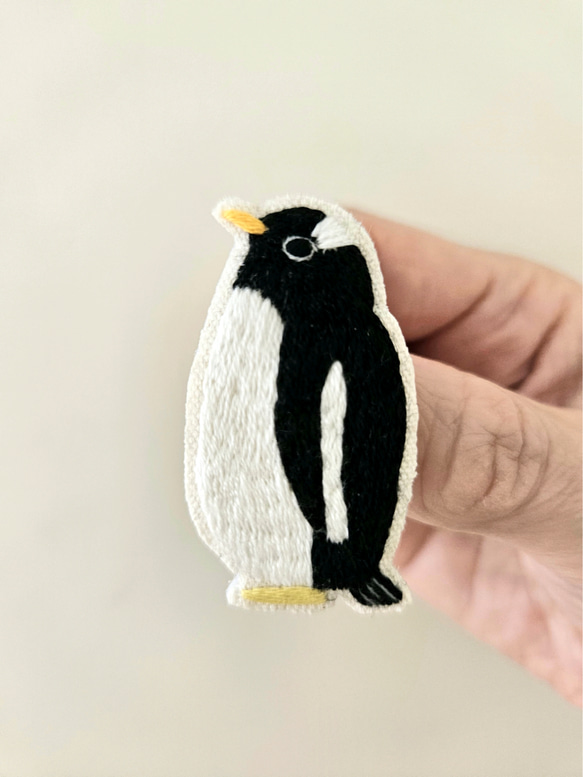 ジェンツーペンギン刺繍ブローチ 3枚目の画像