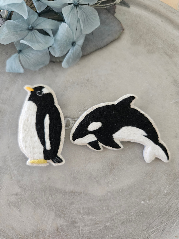 ジェンツーペンギン刺繍ブローチ 2枚目の画像