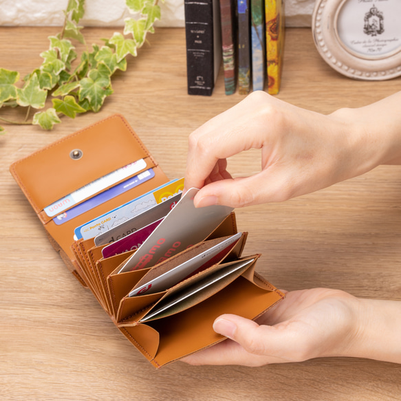 【送料無料 】がま口コンパクト＋蛇腹ポケット大容量の本革ミニ財布 お札が折れない財布 普段使いにはぴったりのサイズ感で