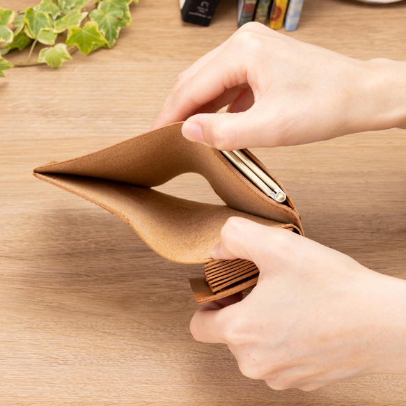 【送料無料 】がま口コンパクト＋蛇腹ポケット大容量の本革ミニ財布 お札が折れない財布 普段使いにはぴったりのサイズ感で