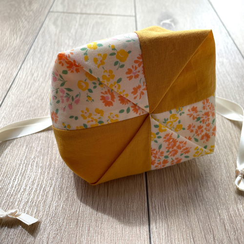 ハンドメイド 巾着袋 クリーム色と黄色 花模様 一点ものにつき無くなり次第終了】T's gallery original ハワイ