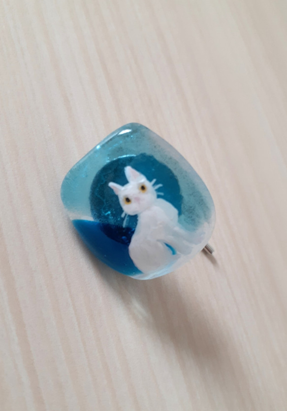 青い夜の白猫ポニーフック 8枚目の画像