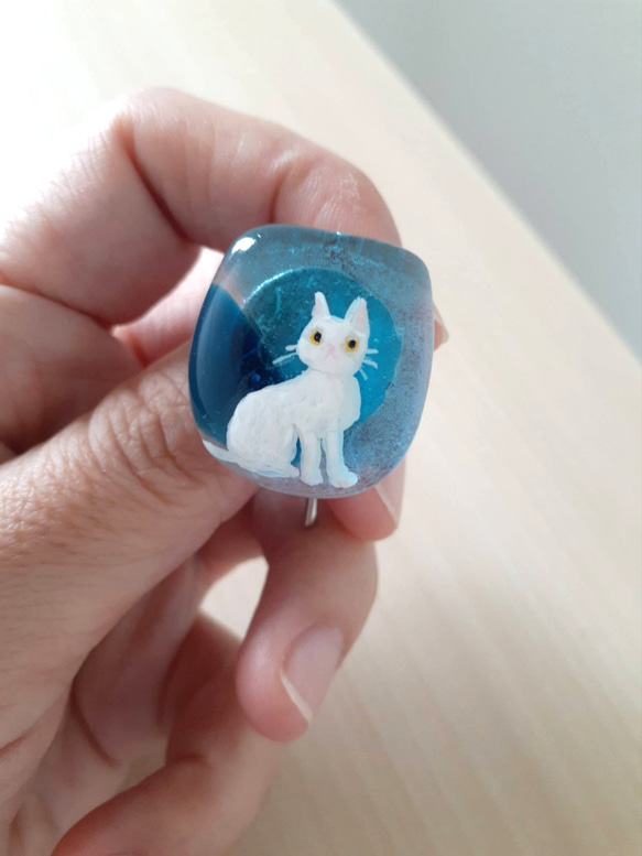 青い夜の白猫ポニーフック 10枚目の画像