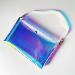 虹色 ストラップつき ショルダーバッグ 横型 ヨコ 彩り添えるオーロラPVC 透明 軽量｜acp pst Creema店 2枚目の画像