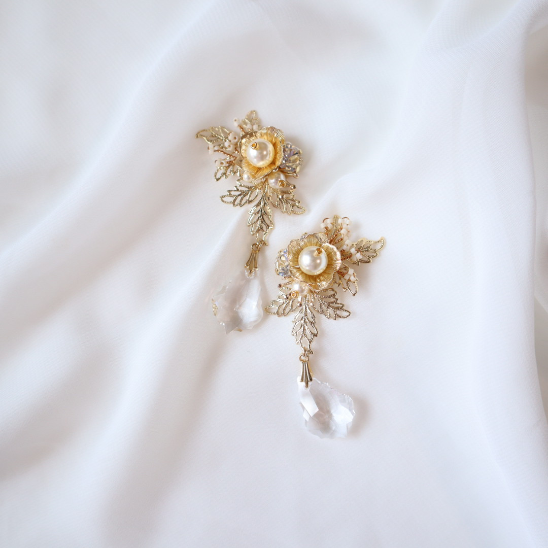 ボタニカルイヤリング ウエディングアクセサリー ブライダルイヤリング/Bridal flower drop wing