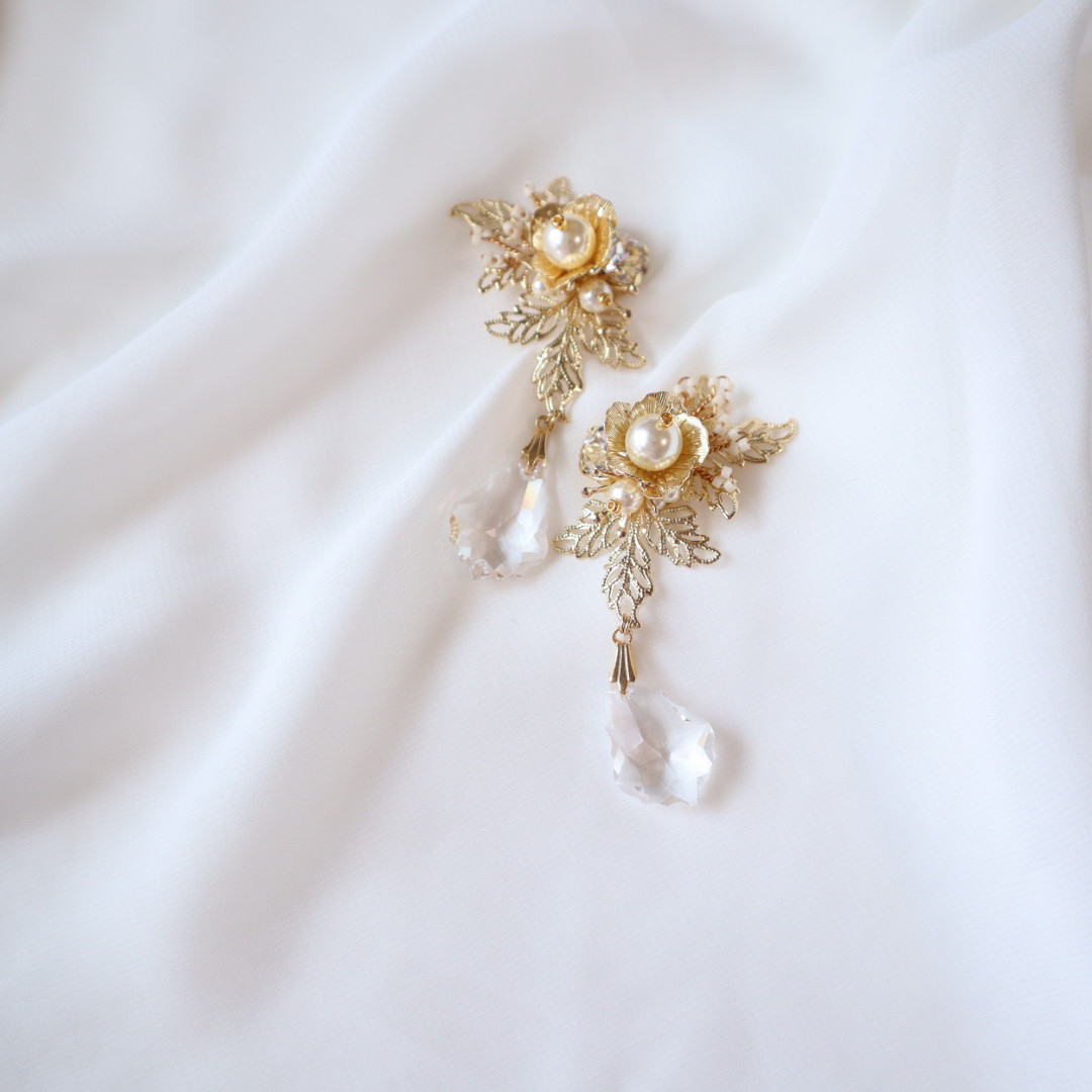 ボタニカルイヤリング ウエディングアクセサリー ブライダルイヤリング/Bridal flower drop wing