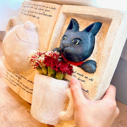 【本物新品保証】 猫好きさんへ】黒猫とティーセットの飛び出す絵本風オブジェ ぬいぐるみ