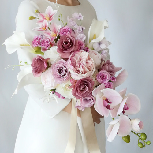 カラーリリーと胡蝶蘭のウェディングブーケ&ブートニア❀アーティ