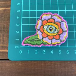オールドスクールタトゥーテイスト Peace eye flower 手刺繍ブローチ 6枚目の画像