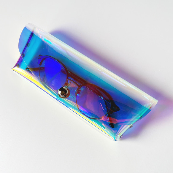 虹色 マグネットホックメガネケース ワイド 眼鏡 彩り添えるオーロラPVC 透明 軽量｜acp pst Creema店 1枚目の画像