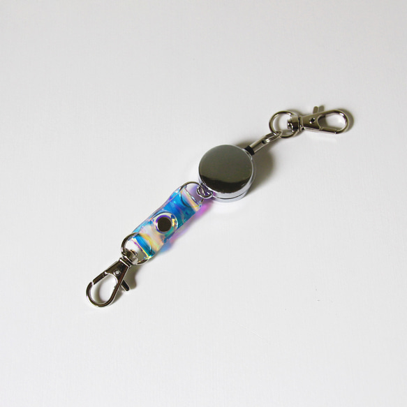 虹色 リールつき ショートストラップ キーホルダー 彩り添えるオーロラ