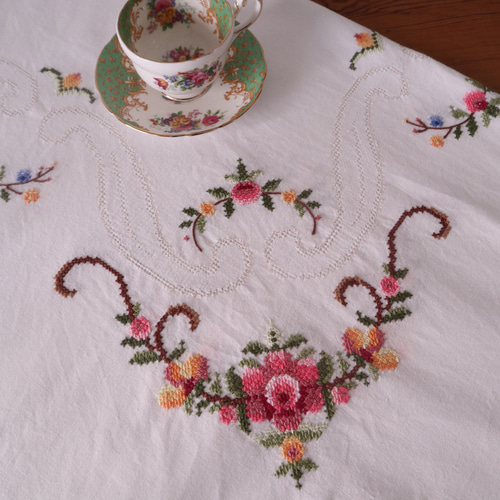 大❤大️大SALEフランス 手刺繍 テーブルクロス アンティーク イギリスのパイナップルクロスに手刺繍のテーブルクロス88×87cm