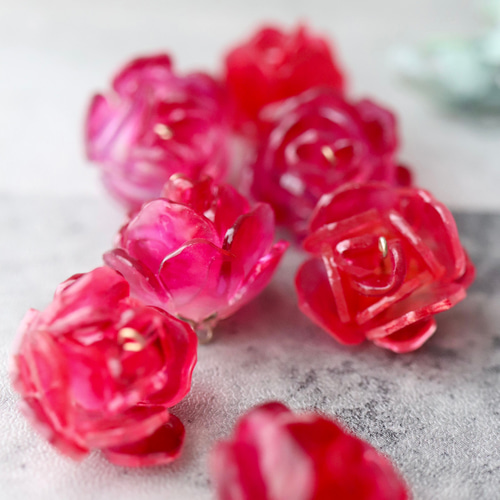 ジュネ 赤い薔薇（バラ）のピアス／イヤリング Rose、レッド、ローズ