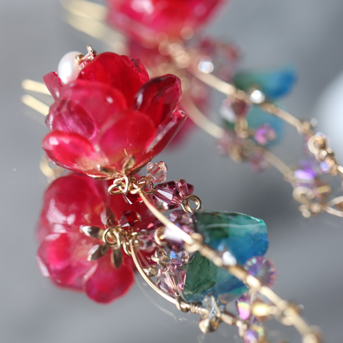 ジュネ 赤い薔薇（バラ）のピアス／イヤリング Rose、レッド