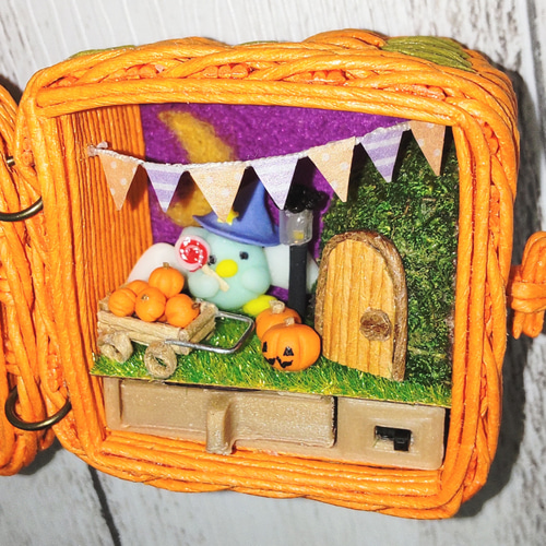ハロウィン ミニチュア クラフトバンドのかごの中の小さな世界