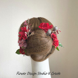 赤いミニ薔薇と紫陽花とユーカリのヘッドドレス　成人式　ウェディング　結婚式　前撮り　髪飾り　卒業式　入学式　袴　赤　バラ 4枚目の画像