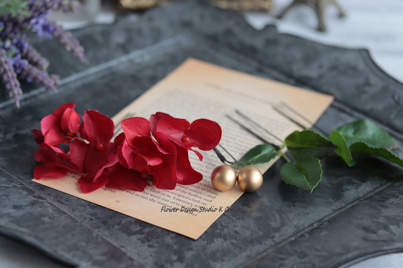 赤いミニ薔薇と紫陽花とユーカリのヘッドドレス　成人式　ウェディング　結婚式　前撮り　髪飾り　卒業式　入学式　袴　赤　バラ 10枚目の画像